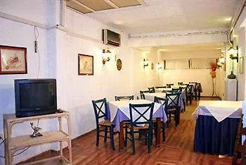 克诺索斯酒店 2* 托隆
