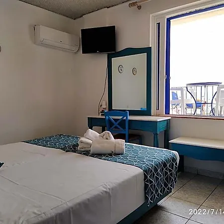 Knossos Hotel 2*