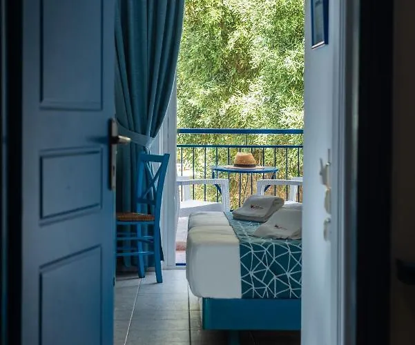 Отель Knossos 2*