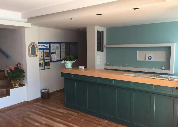 Отель Knossos 2*